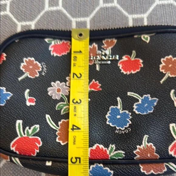 Coach Crossbody Bag with Daisy Field print - Picture 14 of 14
